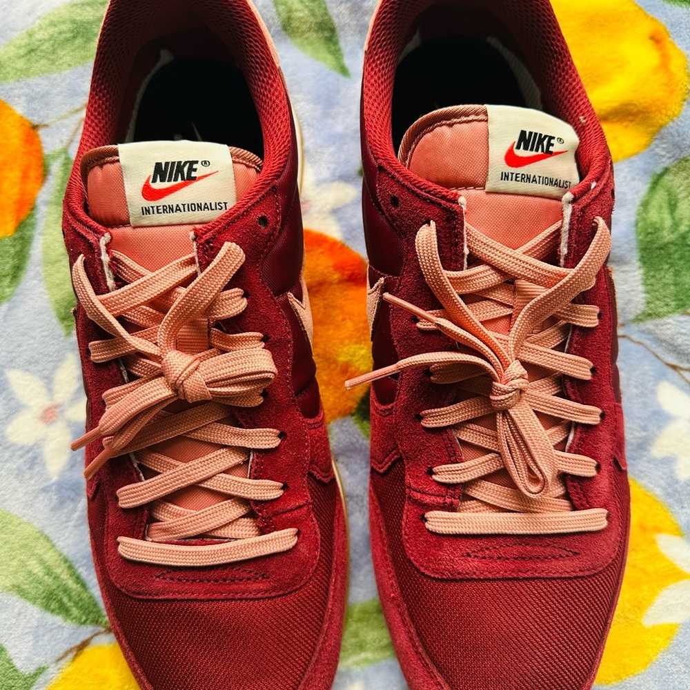 Nike Internationalist Red and Pink Sneakers Men’s size 11 - Picture 4 of 6
